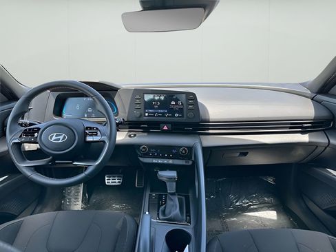 Used 2025 Hyundai Elantra Sport image 9