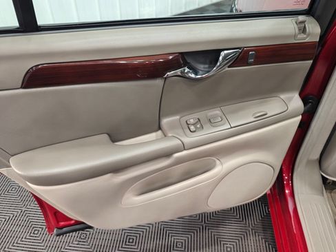 Used 2003 Cadillac De Ville DTS w/ Premium Luxury Package FWD image 28