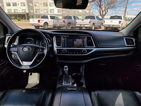 Used 2018 Toyota Highlander Limited AWD/4WD image 3