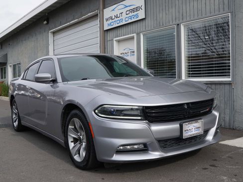 Used 2016 Dodge Charger SXT image 22