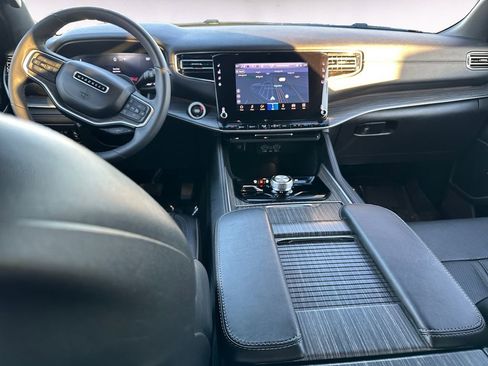 Used 2023 Jeep Wagoneer Series II image 10