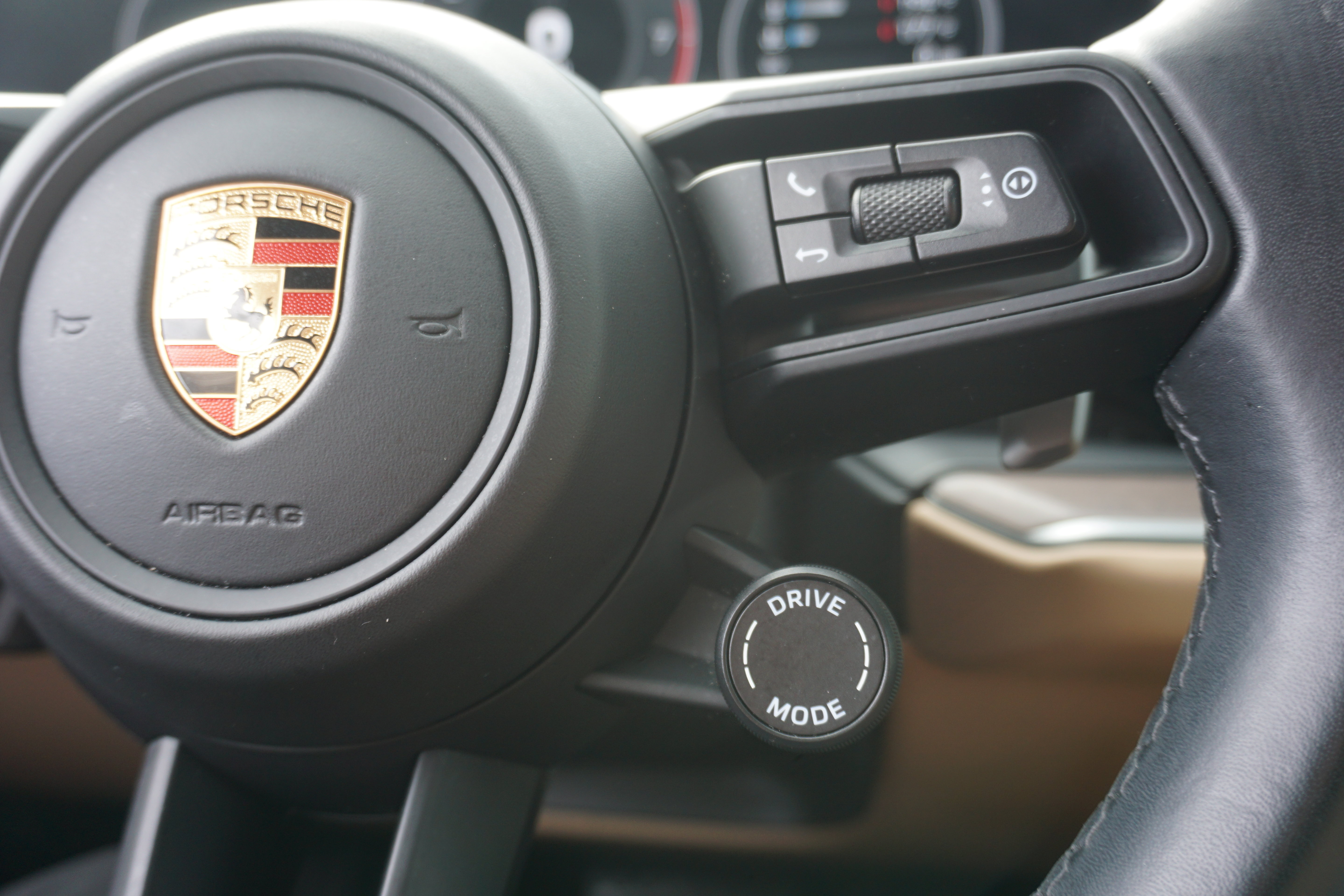 Certified 2024 Porsche Cayenne AWD/4WD image 20