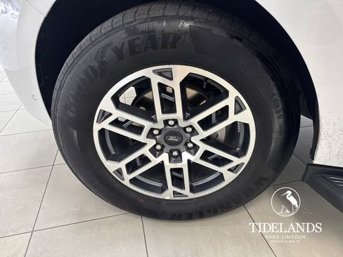 Certified 2025 Ford Expedition Active RWD image 32