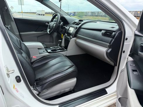 Used 2014 Toyota Camry LE FWD image 25