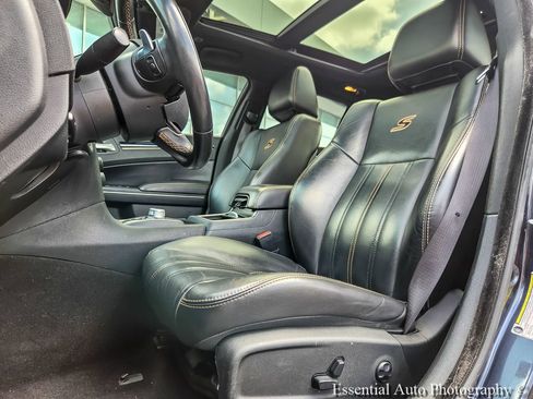 Used 2019 Chrysler 300 S w/ 300S Alloy Edition RWD image 7