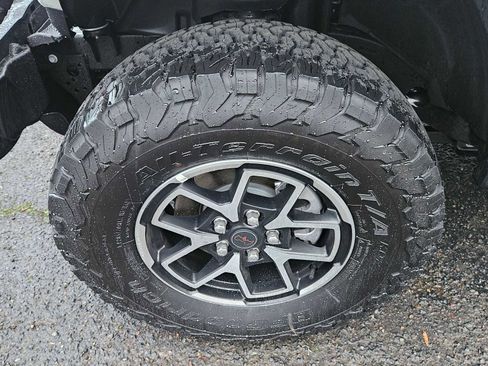 Used 2025 Jeep Wrangler Unlimited Rubicon w/ Technology Group image 7