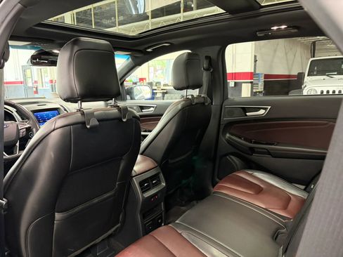 Used 2020 Ford Edge Titanium w/ Equipment Group 301A AWD/4WD image 23