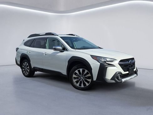 Used 2023 Subaru Outback Touring image 2