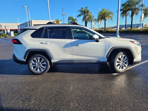 Used 2022 Toyota RAV4 XLE Premium image 3