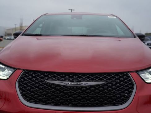 New 2026 Chrysler Pacifica Select image 37