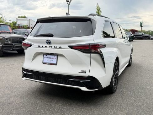 Used 2021 Toyota Sienna XSE w/ XSE Plus Package FWD image 6
