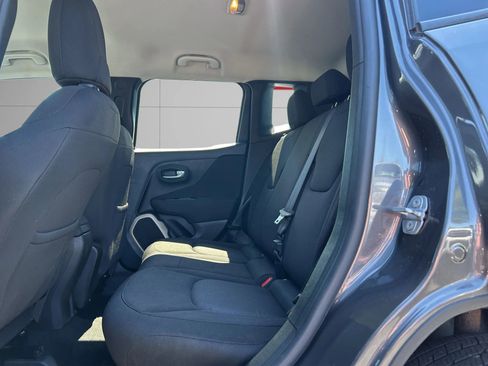 Used 2016 Jeep Renegade Latitude image 12