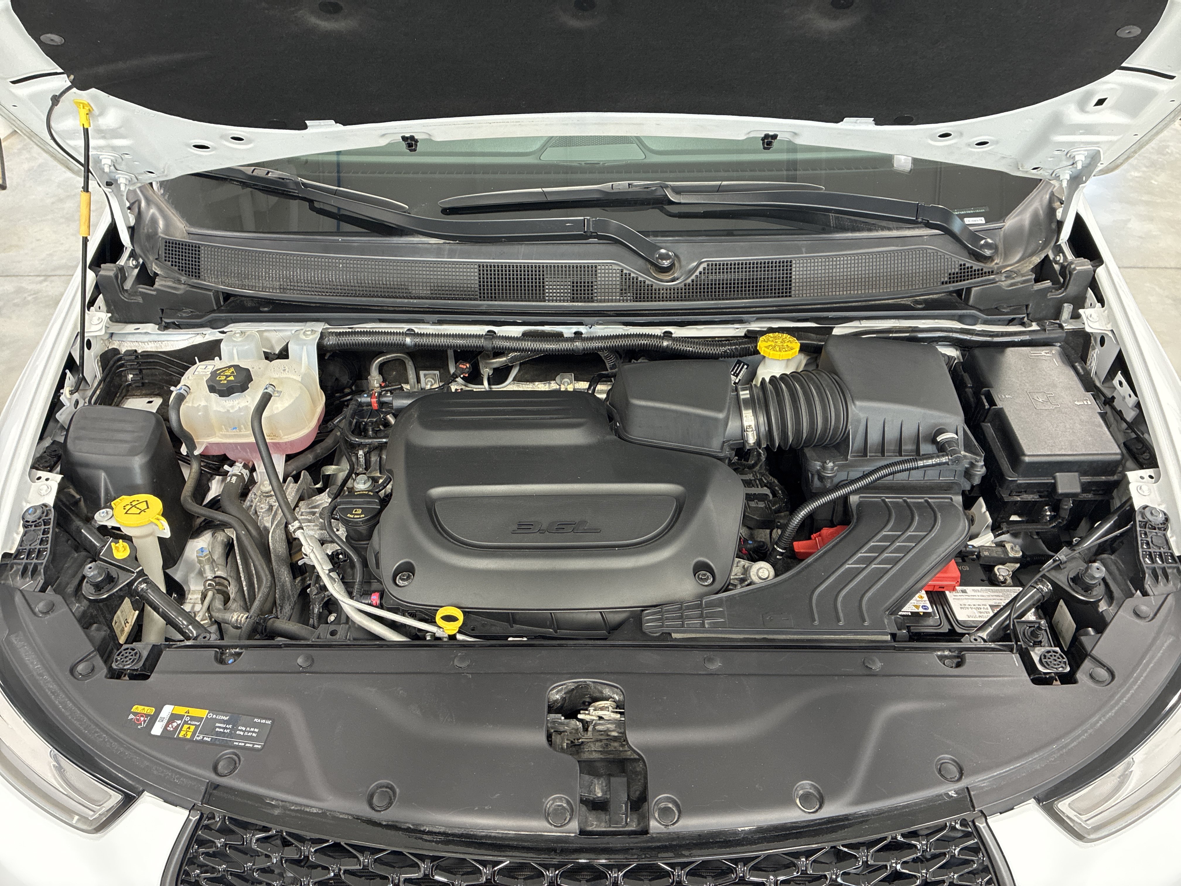 Certified 2024 Chrysler Pacifica Touring-L w/ Uconnect Theater Family Group AWD/4WD image 8