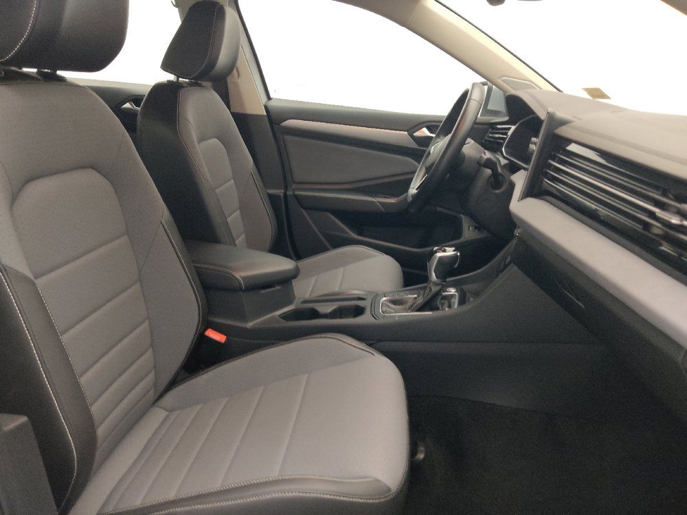 Used 2025 Volkswagen Jetta SE FWD image 21