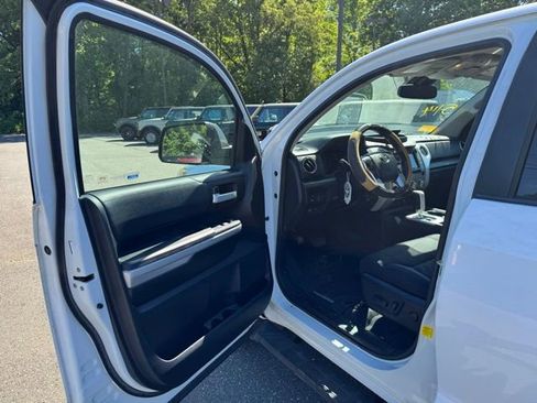 Used 2018 Toyota Tundra SR5 w/ SR5 Upgrade Package AWD/4WD image 11