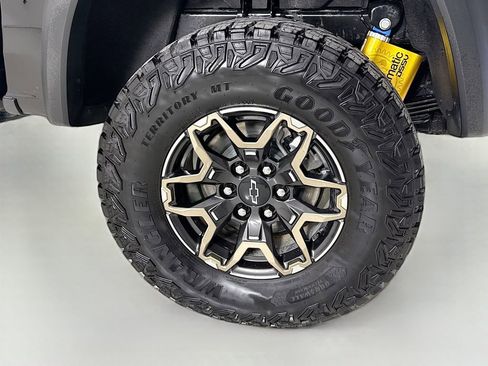 Used 2024 Chevrolet Colorado ZR2 w/ Technology Package image 34