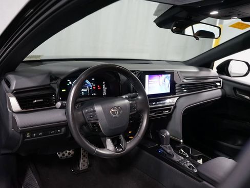 Certified 2025 Toyota Camry SE image 11