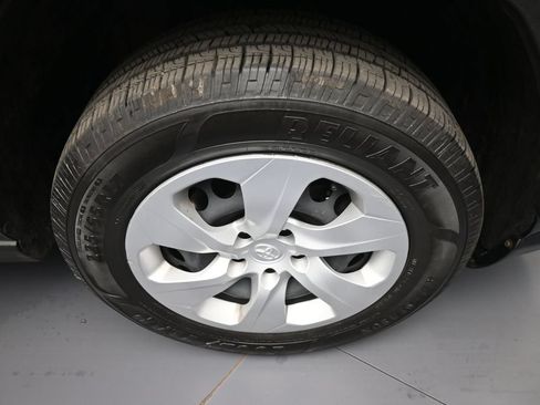Certified 2022 Toyota RAV4 LE AWD/4WD image 13