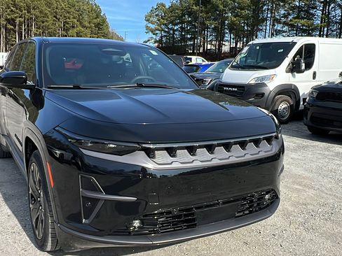 Used 2024 Jeep Wagoneer Launch Edition image 5