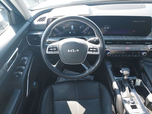 Certified 2025 Kia Telluride EX w/ EX Captain's Chair Package AWD/4WD image 16