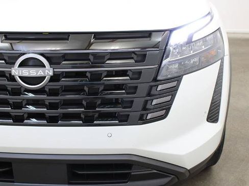 Certified 2026 Nissan Pathfinder SV FWD image 8