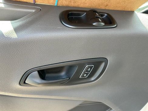 New 2025 Ford Transit 250 148 Medium Roof image 27