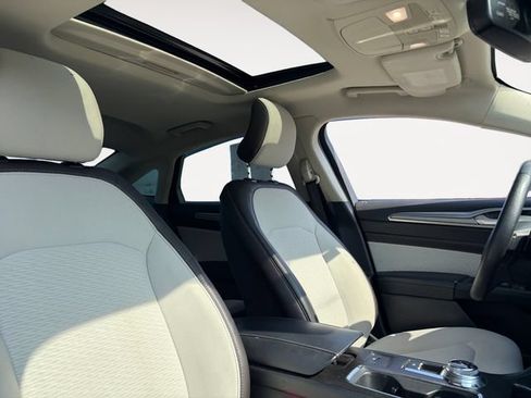 Used 2019 Ford Fusion SE w/ Equipment Group 151A FWD image 12