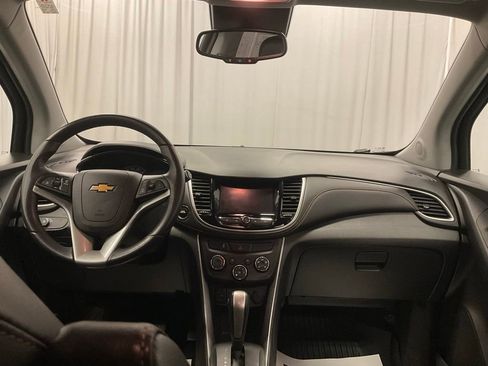 Used 2020 Chevrolet Trax LT w/ LT Convenience Package image 32