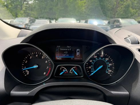 Used 2015 Ford Escape SE w/ Equipment Group 201A FWD image 16