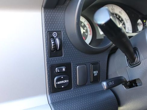 Used 2011 Toyota FJ Cruiser 4WD w/ Upgrade Pkg image 44