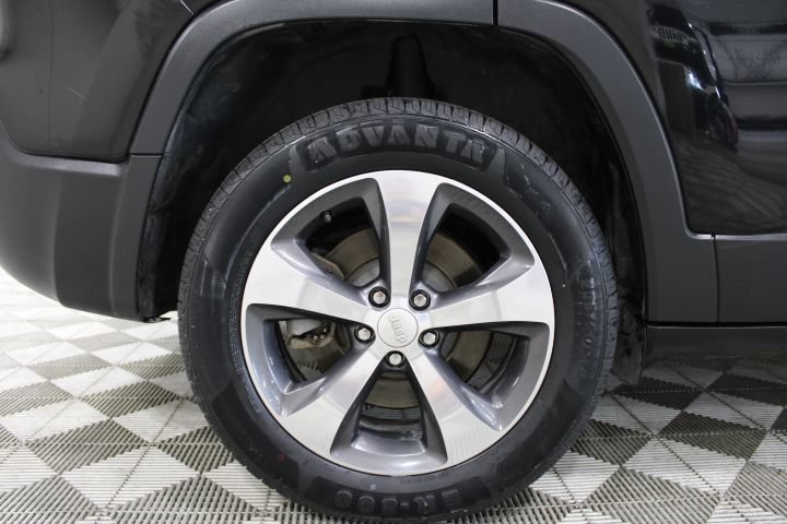 Used 2019 Jeep Cherokee Limited AWD/4WD image 45