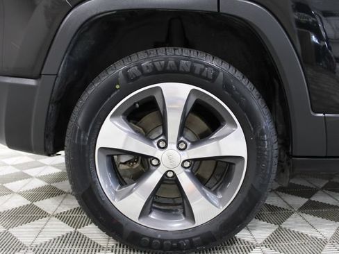Used 2019 Jeep Cherokee Limited AWD/4WD image 45