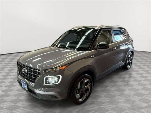Certified 2022 Hyundai Venue Limited FWD image 6