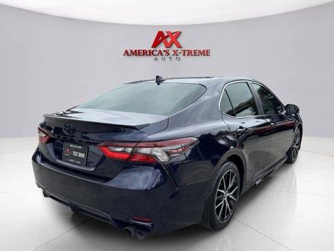 Used 2021 Toyota Camry SE FWD image 5