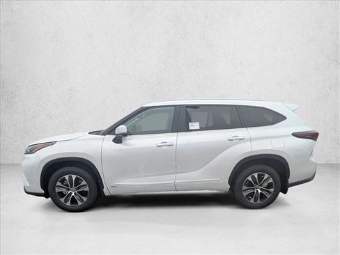 New 2026 Toyota Highlander XLE image 5