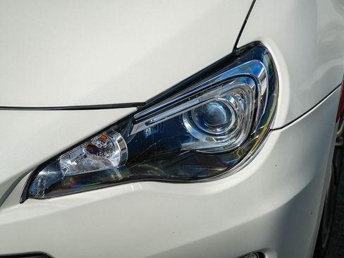 Used 2015 Subaru BRZ Limited w/ Popular Package #1B RWD image 9