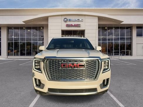 Used 2022 GMC Yukon XL Denali image 4