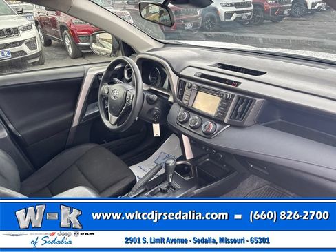 Used 2017 Toyota RAV4 LE AWD/4WD image 28