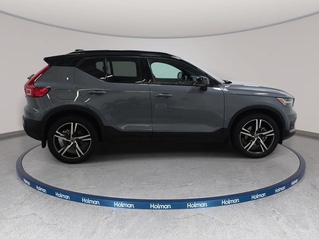 Used 2022 Volvo XC40 T5 R-Design w/ Protection Package AWD/4WD image 5