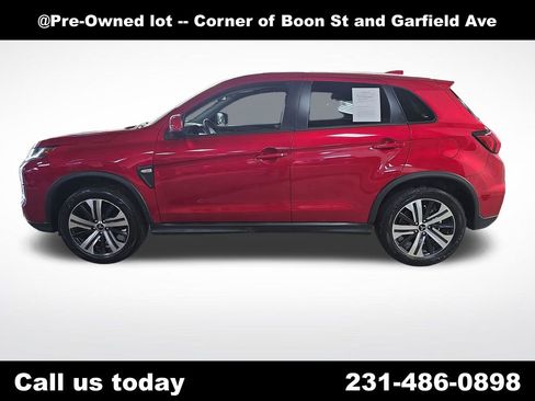 Used 2025 Mitsubishi Outlander Sport AWD image 2
