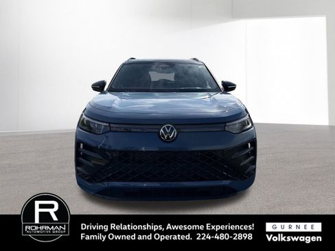 New 2025 Volkswagen Tiguan SE R-Line image 3
