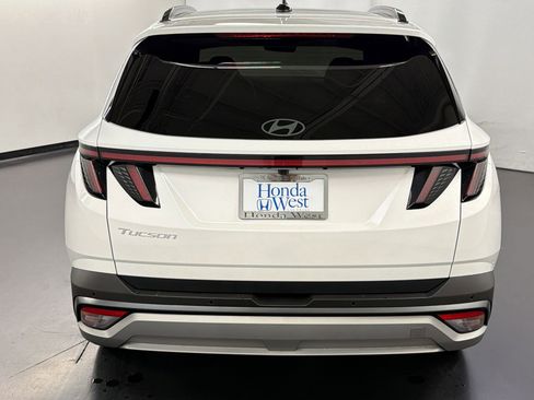 Used 2025 Hyundai Tucson Limited FWD image 10