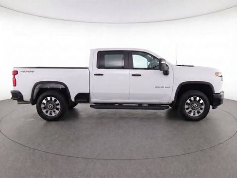 Used 2021 Chevrolet Silverado 2500 Custom w/ Custom Value Package AWD/4WD image 8