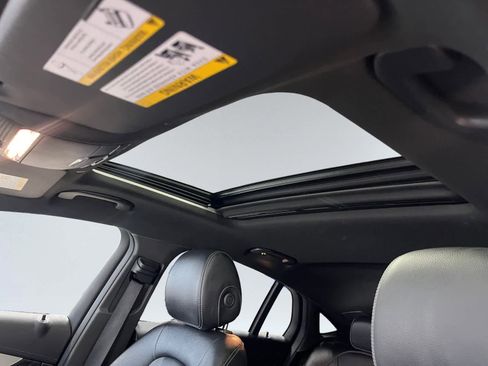 Used 2023 Mercedes-Benz GLC 300 4MATIC image 10