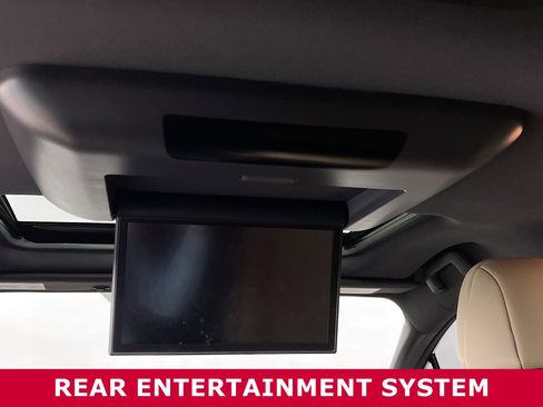 Used 2023 Toyota Sienna Limited image 30