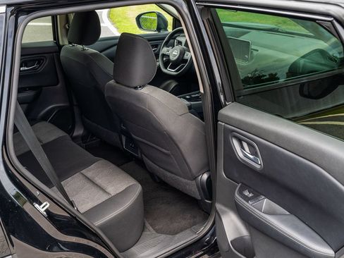 Used 2024 Nissan Rogue SV FWD image 14