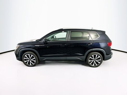 Used 2023 Volkswagen Taos SE w/ Panoramic Sunroof Package FWD image 4