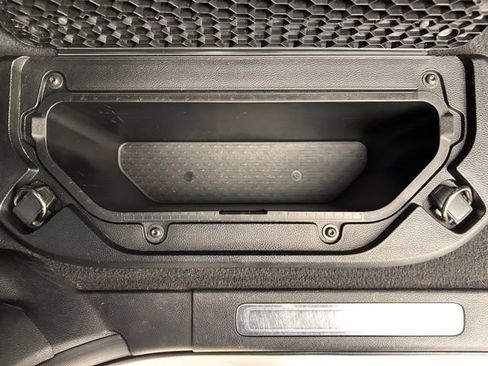 Used 2019 RAM 1500 Laramie AWD/4WD image 46