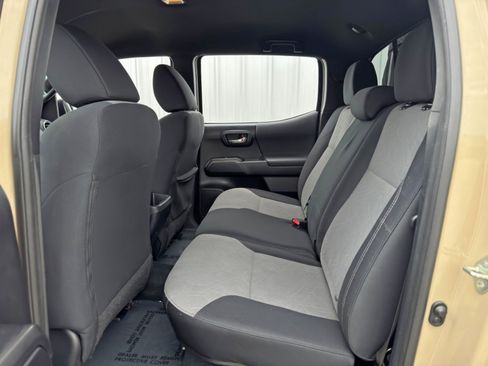 Used 2020 Toyota Tacoma TRD Sport image 33