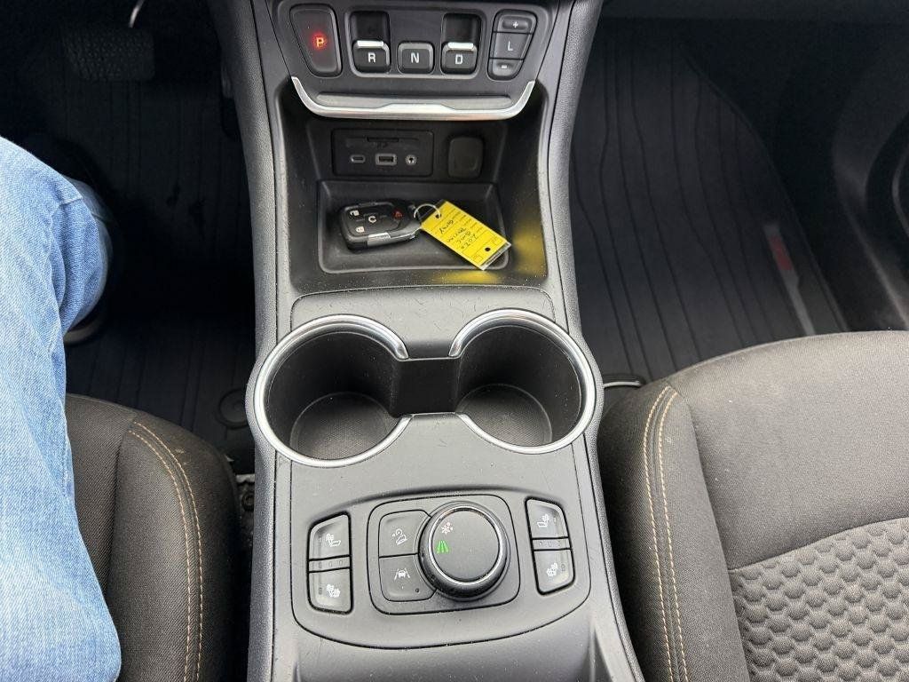Used 2020 GMC Terrain SLE w/ Driver Convenience Package FWD image 15